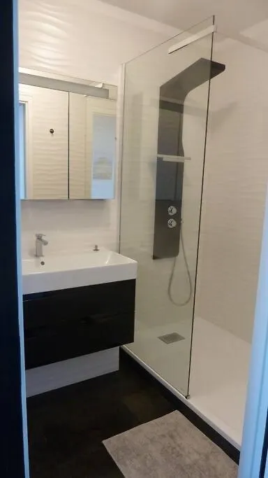 Appartement Front De Mer - Emplacement Prise - T2 Moderne Et Climatise - Tout A Pied Bandol