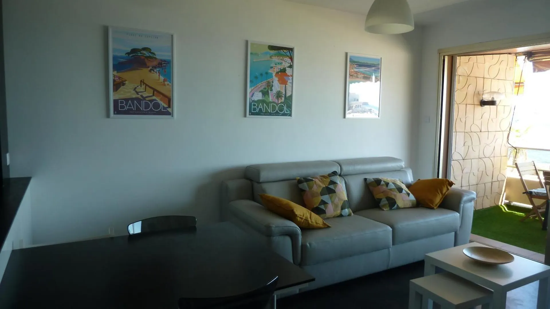 Appartement Front De Mer - Emplacement Prise - T2 Moderne Et Climatise - Tout A Pied Bandol