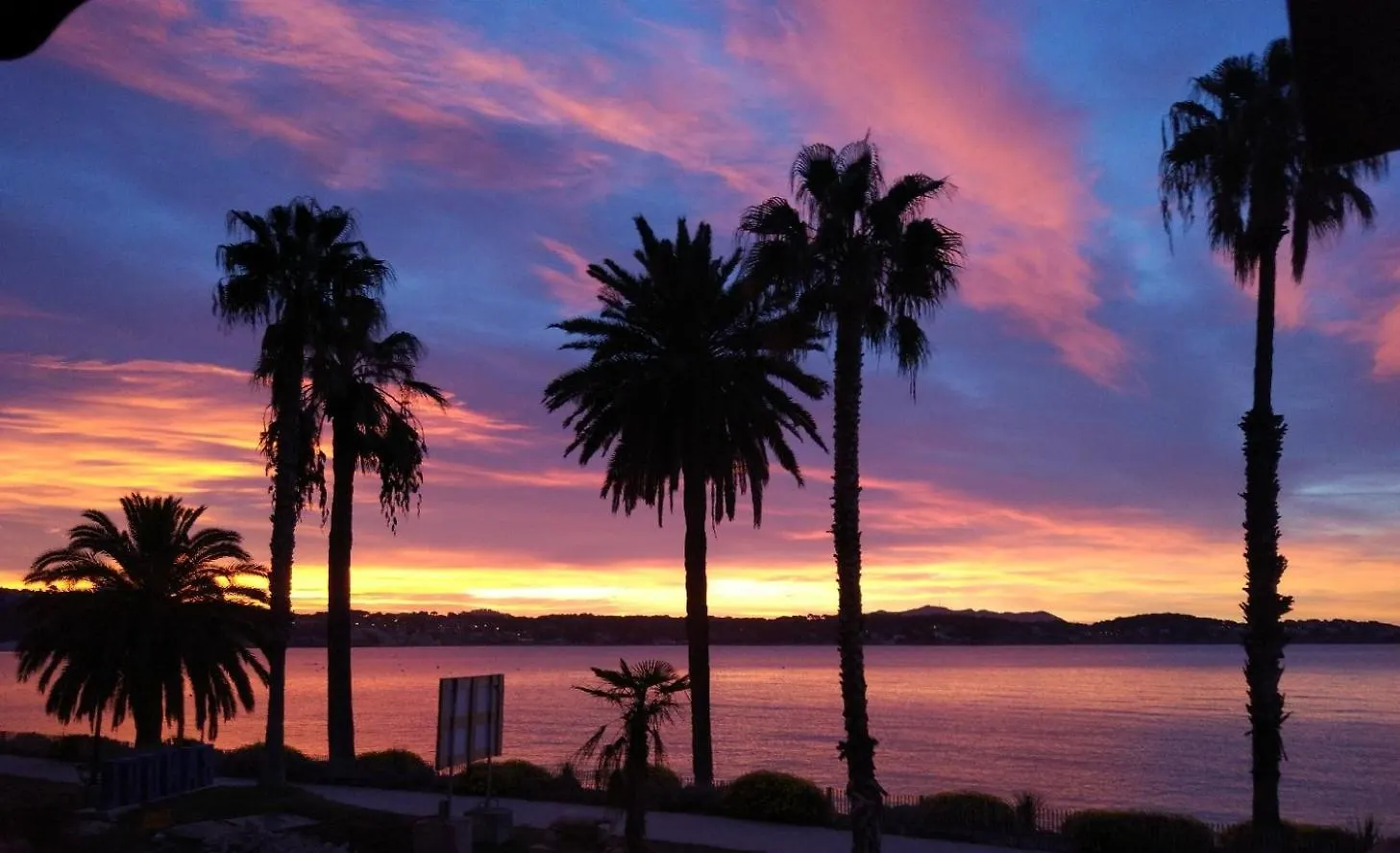 Front De Mer - Emplacement Prise - T2 Moderne Et Climatise - Tout A Pied Bandol France